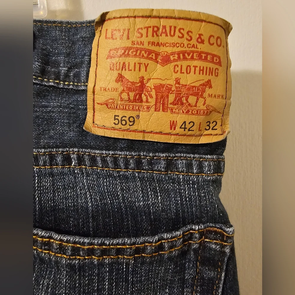 Levis pre loved